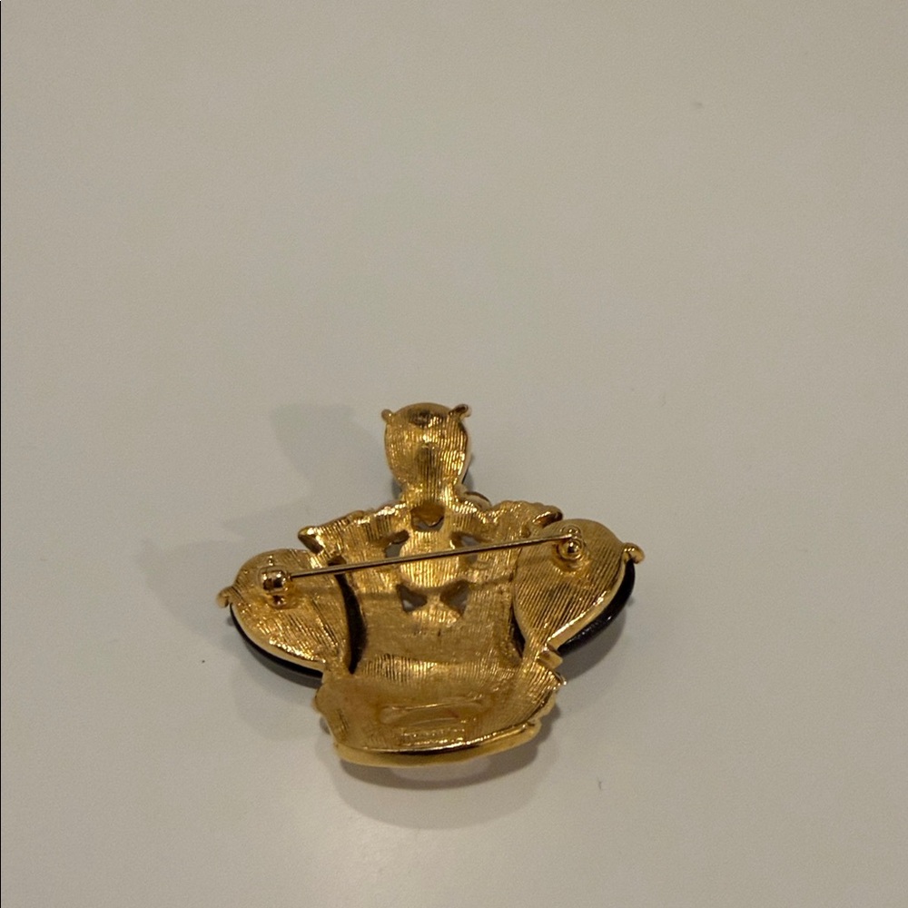 Vtg Trifari Royal Imperial Gold and Black Crown Brooch - Picture 7 of 9